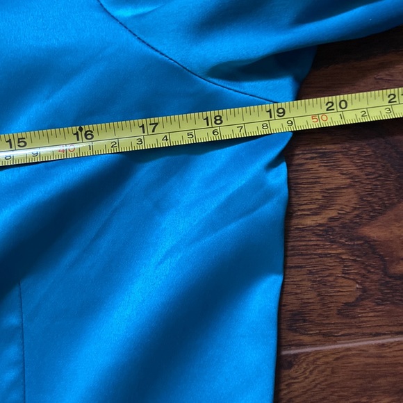 Beautiful Teal coloured satin like shirt in size 8 - Picture 6 of 6
